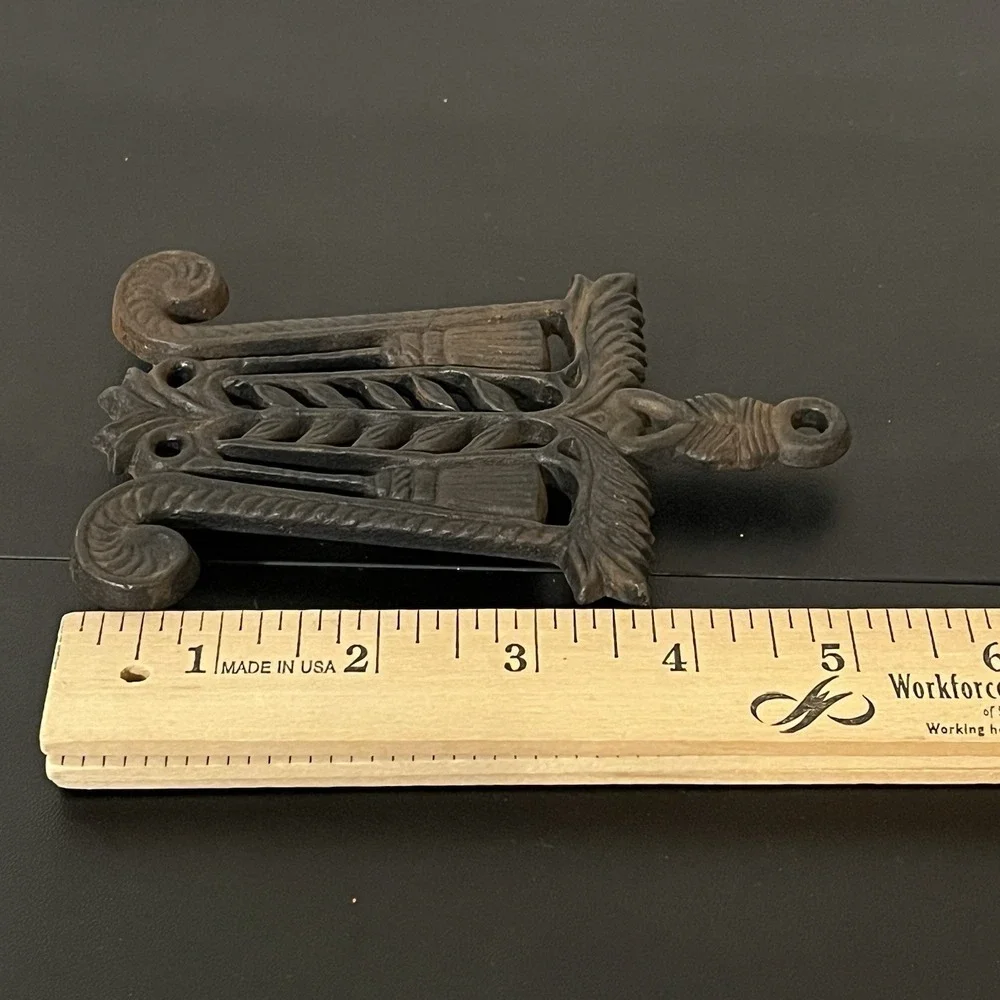 Vintage WILTON Cast Iron Trivet Brooms Wheat Stalk and Heart Shape 5